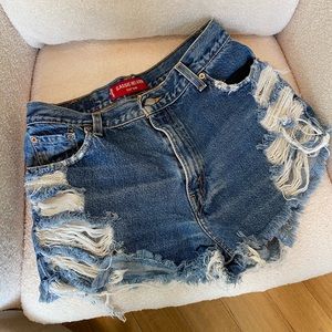 Vintage Levi’s high waisted distressed jean shorts